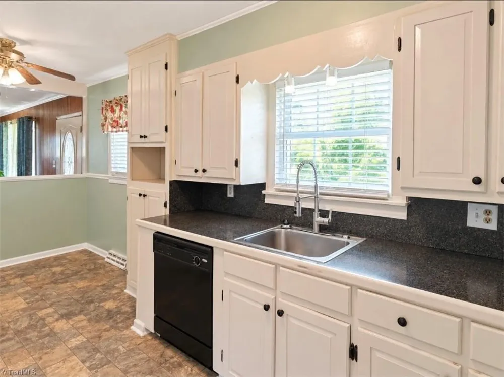 1013 Frank Street Mount Airy, NC 27030