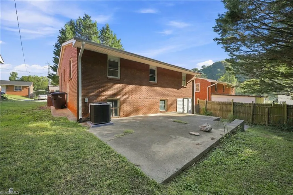 1664 NE 23rd Street Winston-Salem, NC 27105