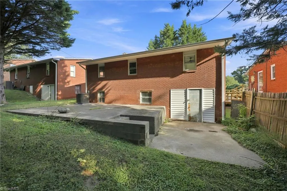 1664 NE 23rd Street Winston-Salem, NC 27105
