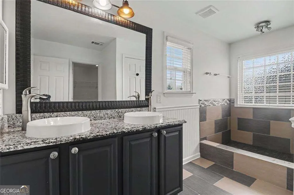 6195 Park Leaf WALK Buford, GA 30518