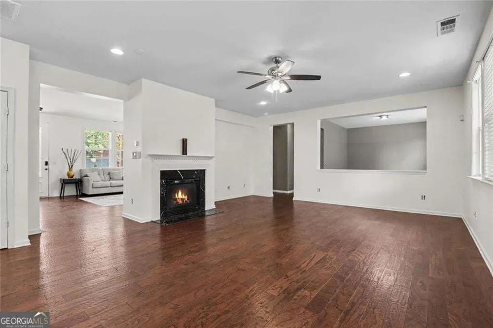 6195 Park Leaf WALK Buford, GA 30518