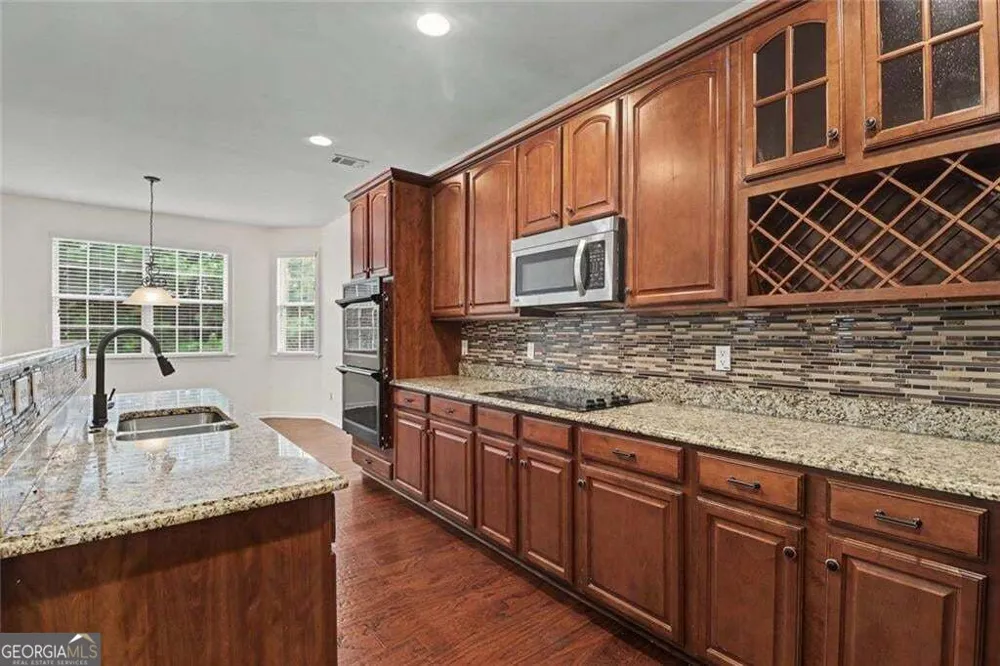 6195 Park Leaf WALK Buford, GA 30518