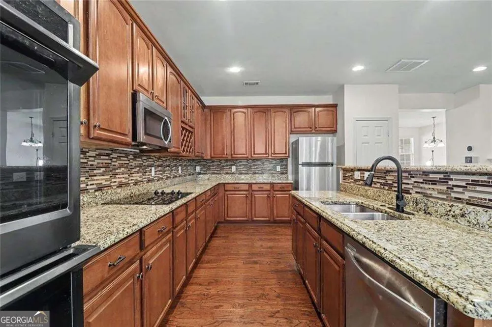 6195 Park Leaf WALK Buford, GA 30518