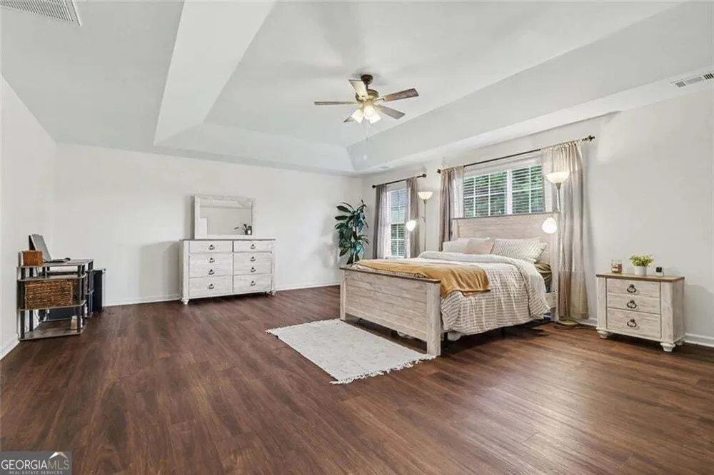 6195 Park Leaf WALK Buford, GA 30518