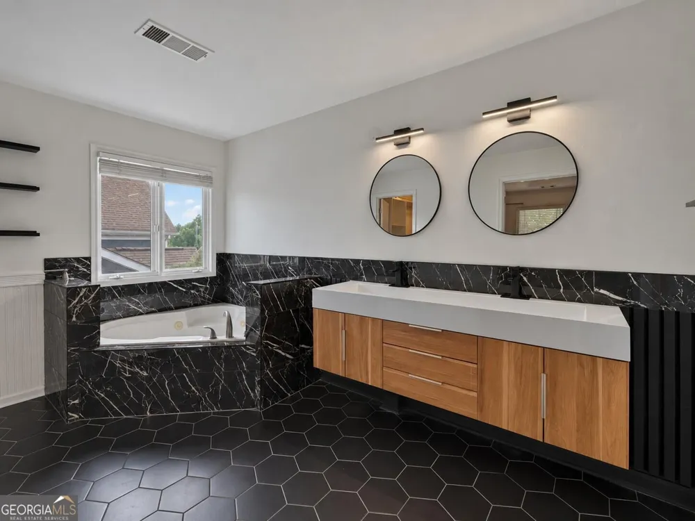 5359 Monarch Pine LN Peachtree Corners, GA 30071