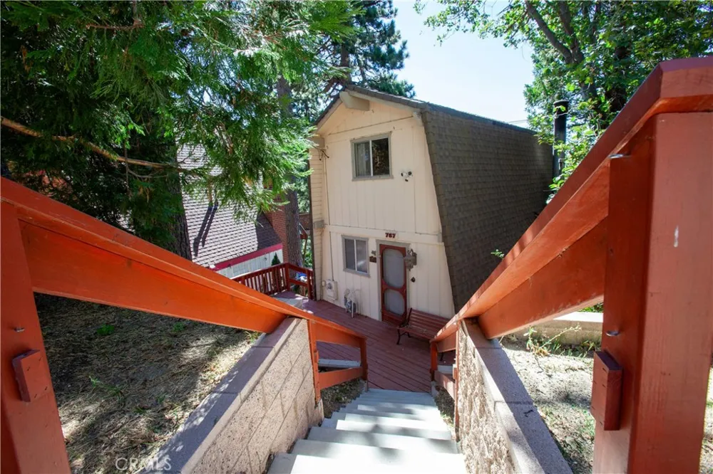767 W Victoria Court Lake Arrowhead, CA 92352