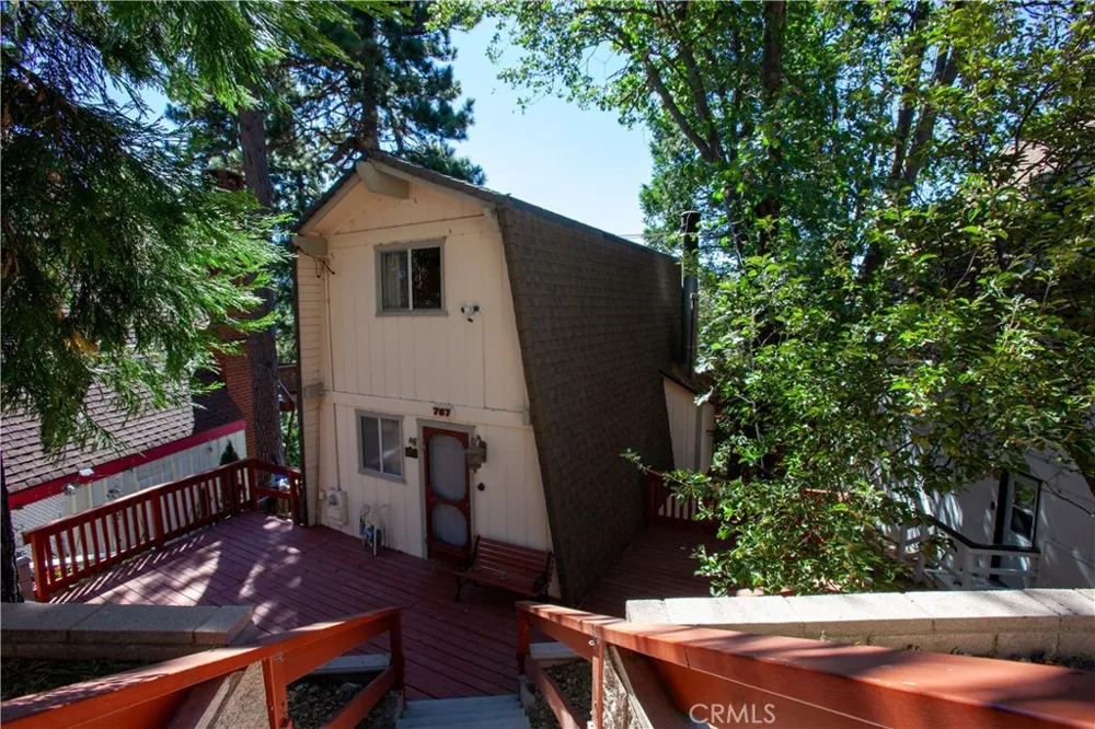 767 W Victoria Court Lake Arrowhead, CA 92352