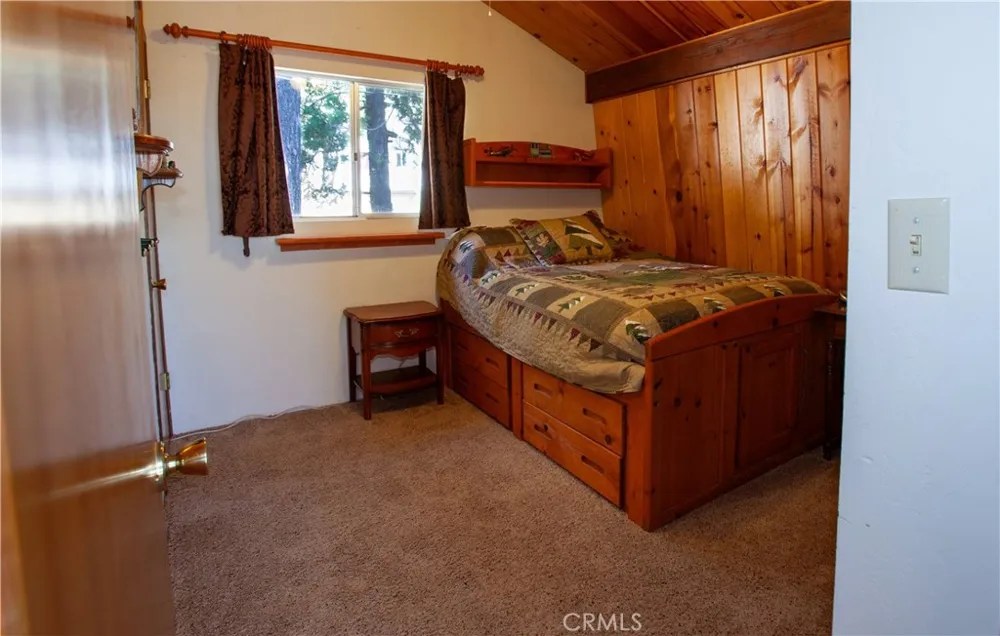 767 W Victoria Court Lake Arrowhead, CA 92352
