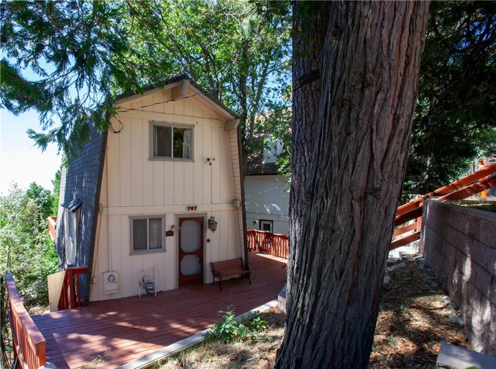 767 W Victoria Court Lake Arrowhead, CA 92352