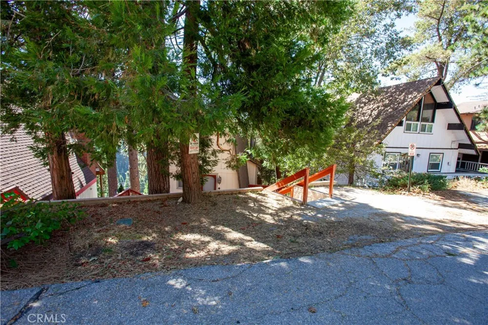 767 W Victoria Court Lake Arrowhead, CA 92352