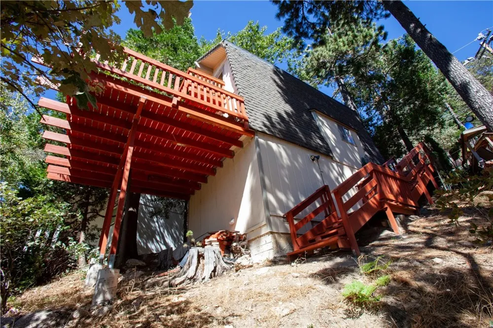 767 W Victoria Court Lake Arrowhead, CA 92352