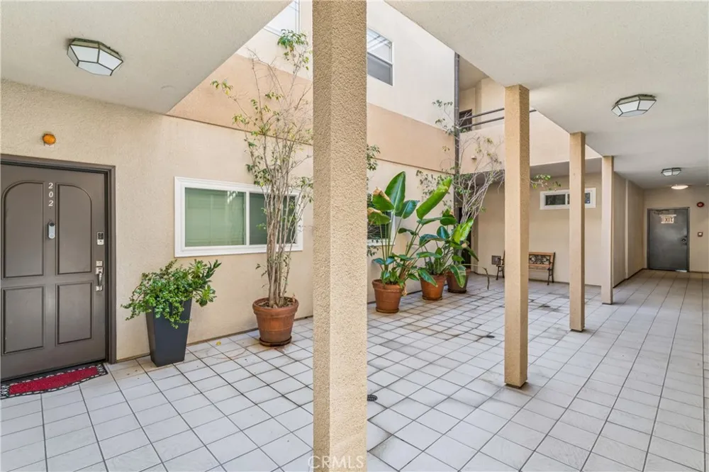 4230 Colfax #304 Studio City, CA 91604