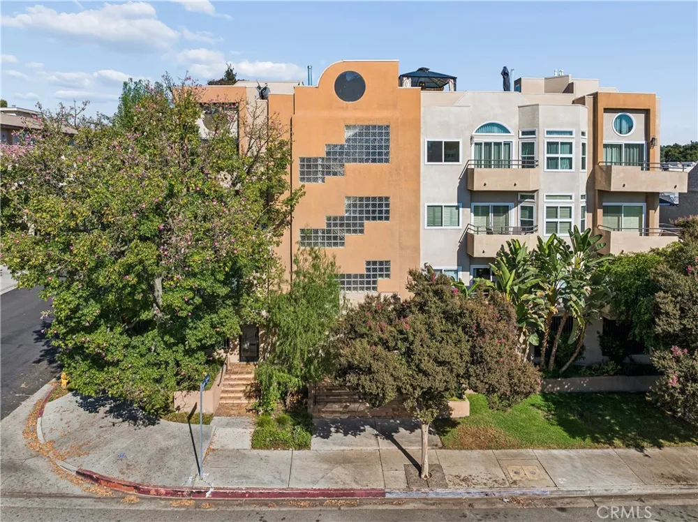 4230 Colfax #304 Studio City, CA 91604
