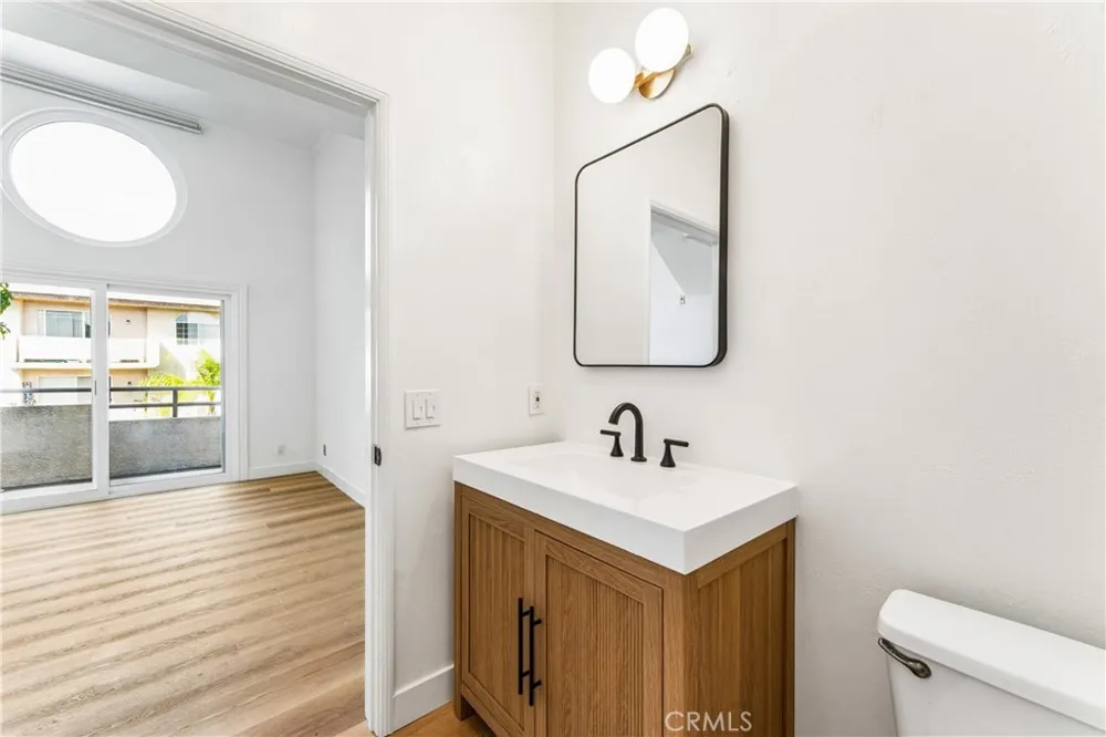 4230 Colfax #304 Studio City, CA 91604