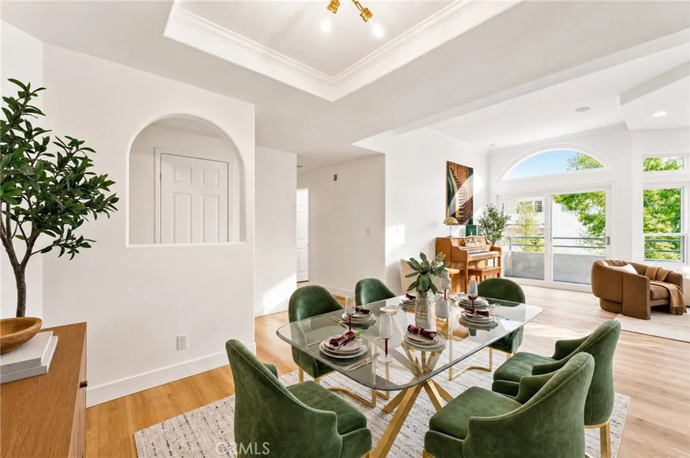 4230 Colfax #304 Studio City, CA 91604