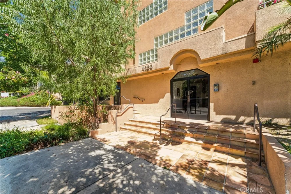 4230 Colfax #304 Studio City, CA 91604