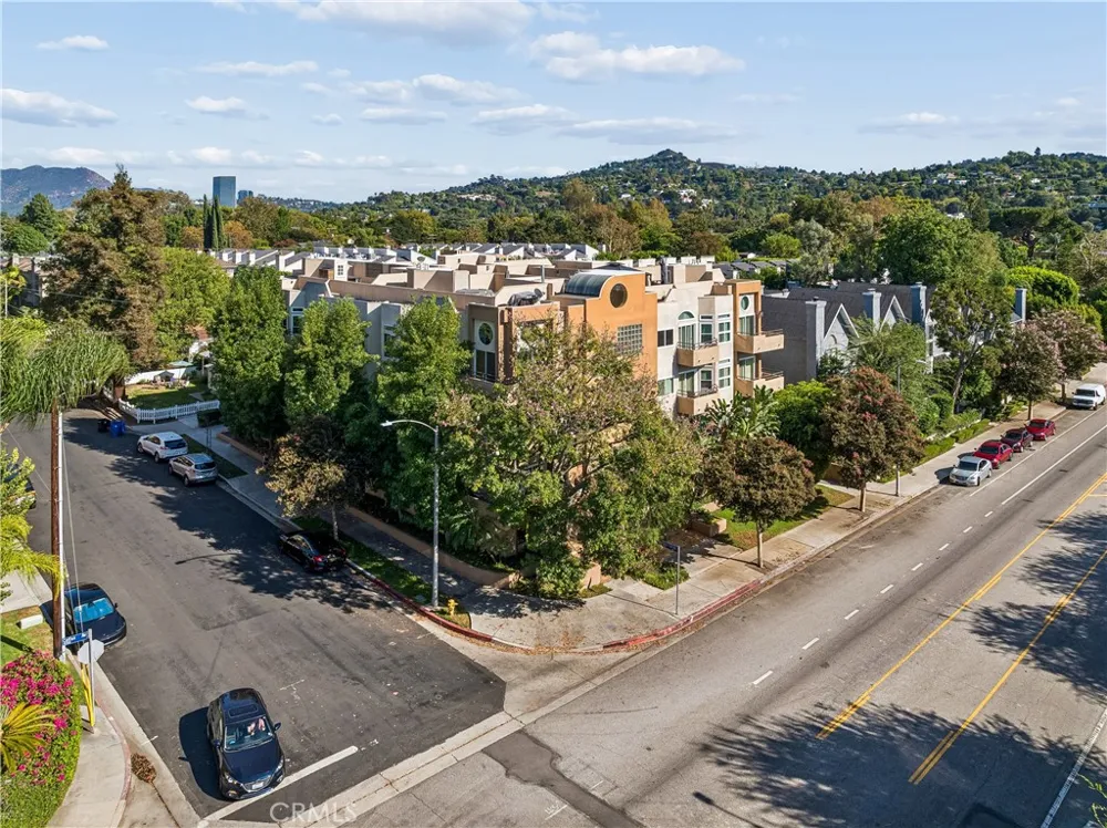 4230 Colfax #304 Studio City, CA 91604