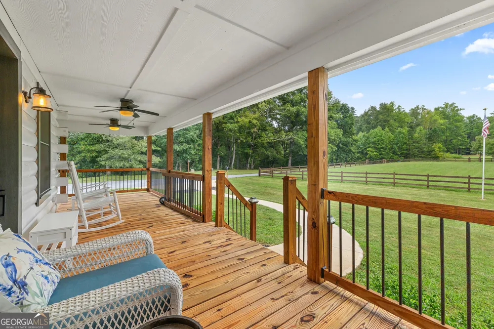 135 Mountain Ridge DR Clarkesville, GA 30523