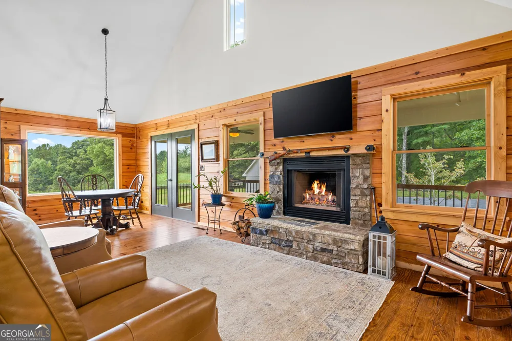 135 Mountain Ridge DR Clarkesville, GA 30523
