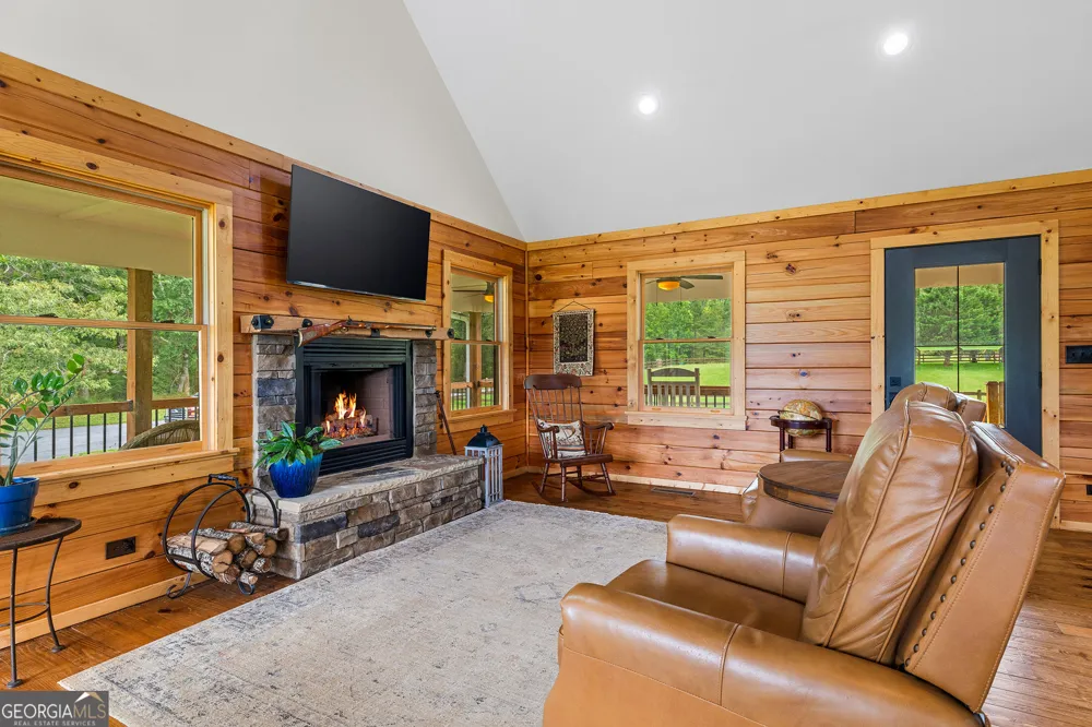 135 Mountain Ridge DR Clarkesville, GA 30523