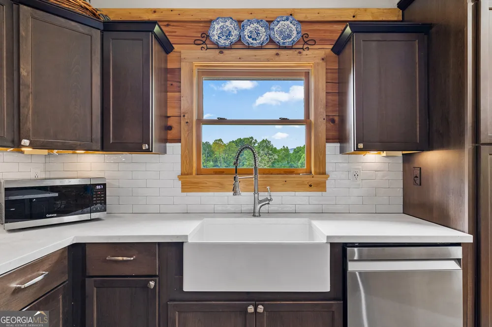 135 Mountain Ridge DR Clarkesville, GA 30523