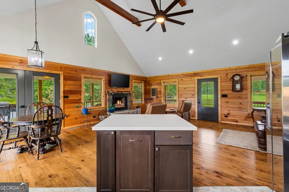 135 Mountain Ridge DR Clarkesville, GA 30523