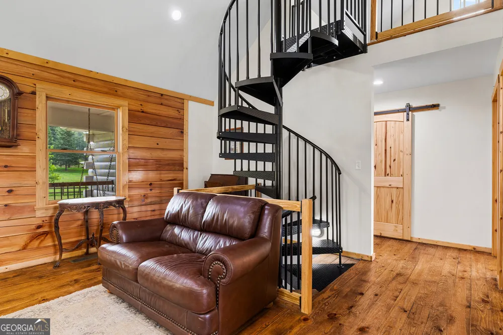 135 Mountain Ridge DR Clarkesville, GA 30523