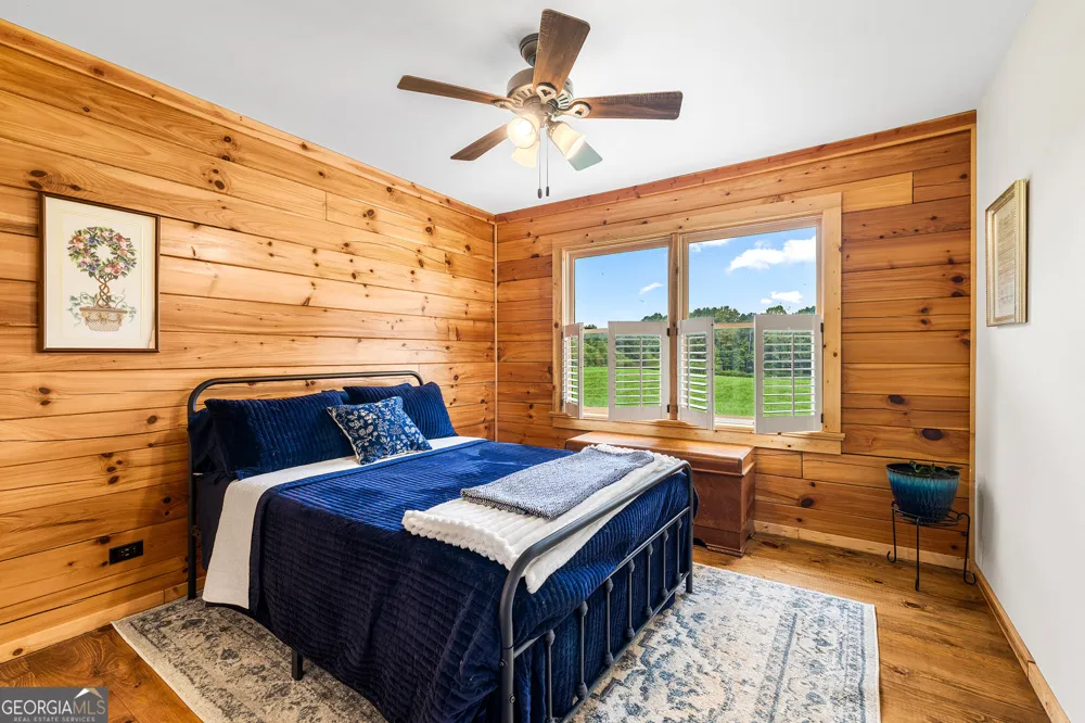 135 Mountain Ridge DR Clarkesville, GA 30523