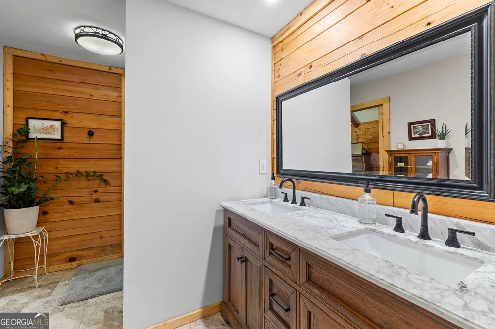 135 Mountain Ridge DR Clarkesville, GA 30523