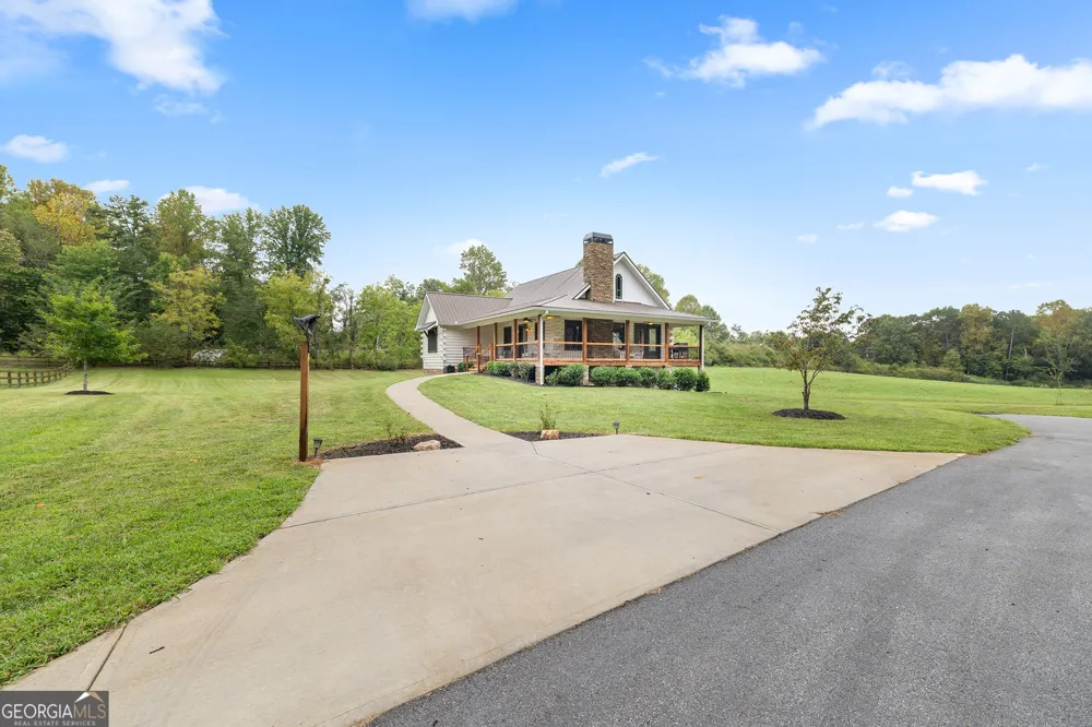 135 Mountain Ridge DR Clarkesville, GA 30523