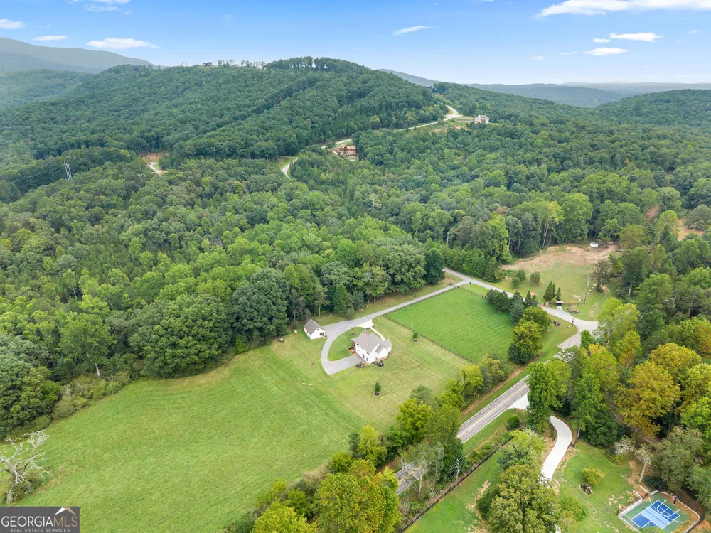 135 Mountain Ridge DR Clarkesville, GA 30523