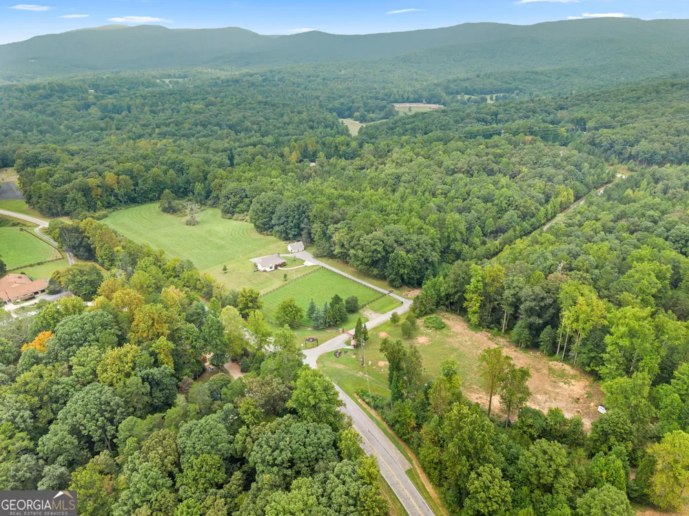 135 Mountain Ridge DR Clarkesville, GA 30523