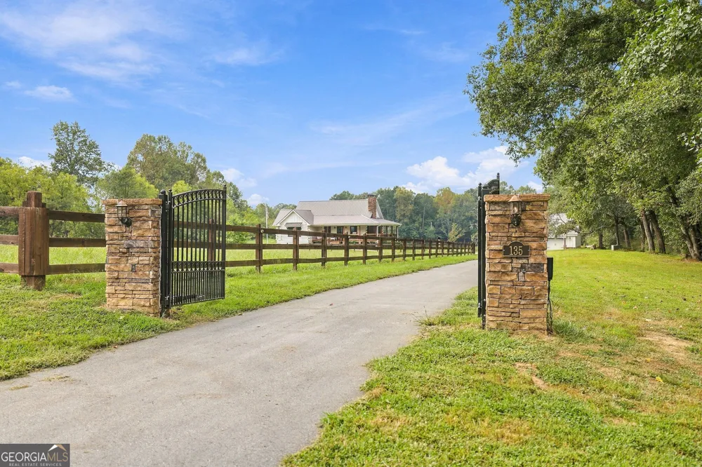 135 Mountain Ridge DR Clarkesville, GA 30523