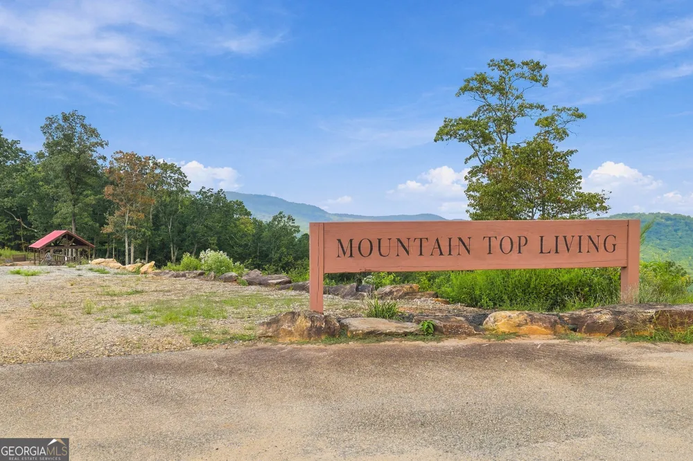 135 Mountain Ridge DR Clarkesville, GA 30523