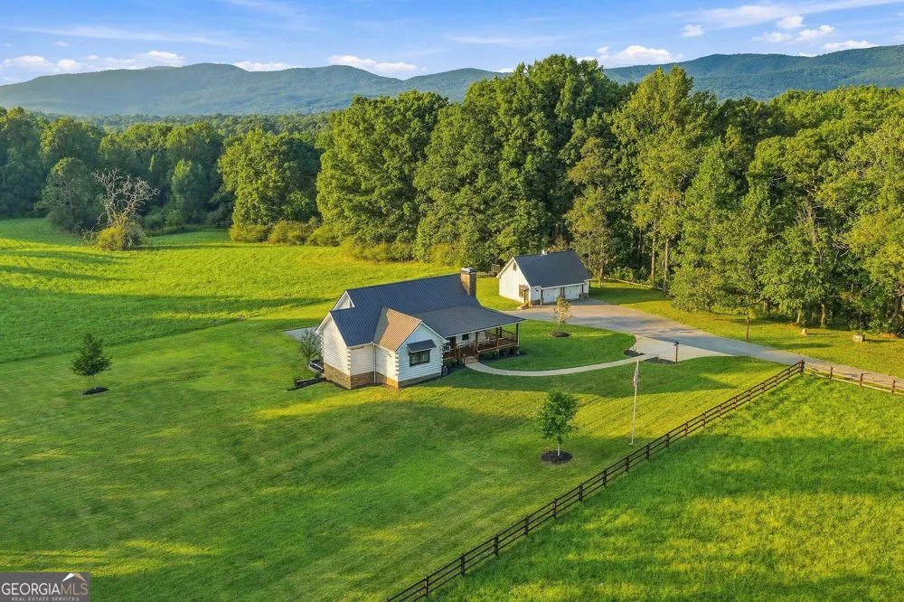 135 Mountain Ridge DR Clarkesville, GA 30523