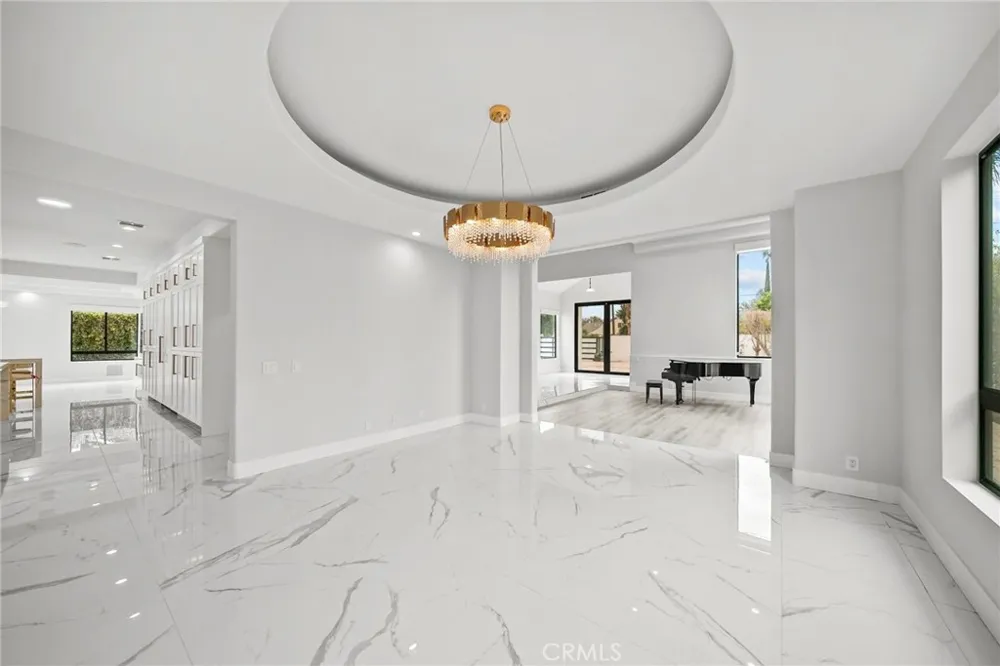 23129 Burbank Boulevard Woodland Hills, CA 91367