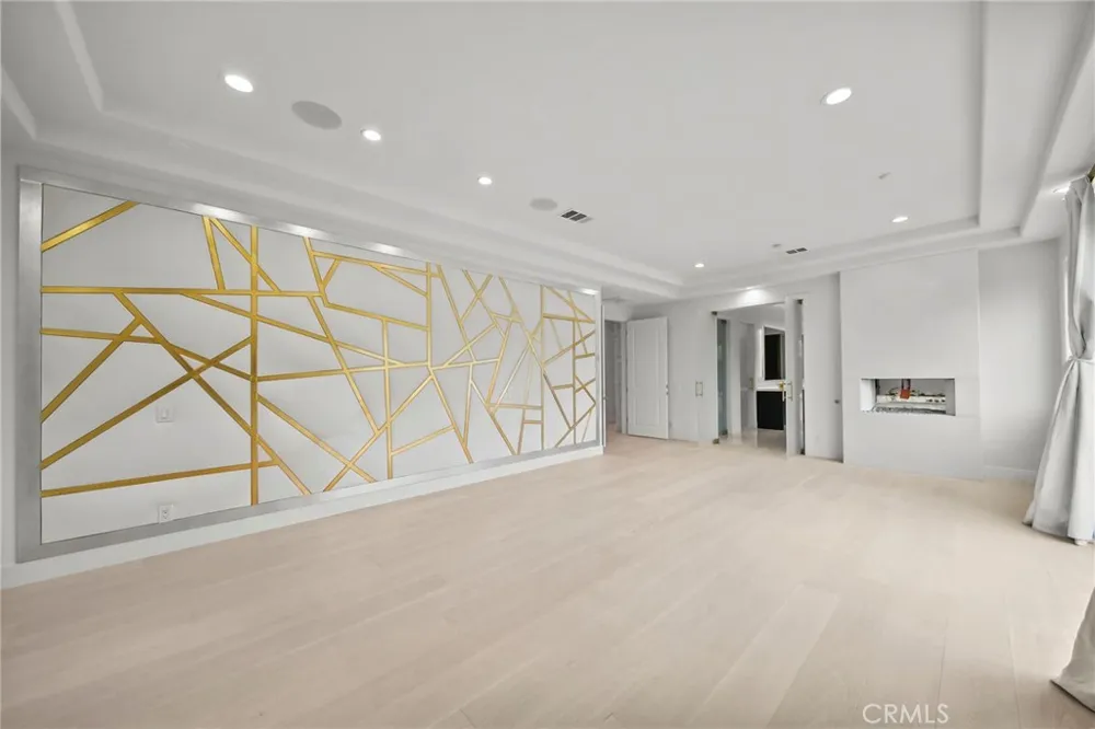 23129 Burbank Boulevard Woodland Hills, CA 91367