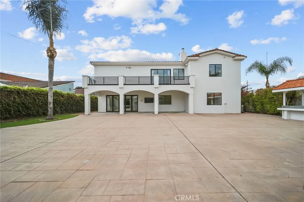 23129 Burbank Boulevard Woodland Hills, CA 91367