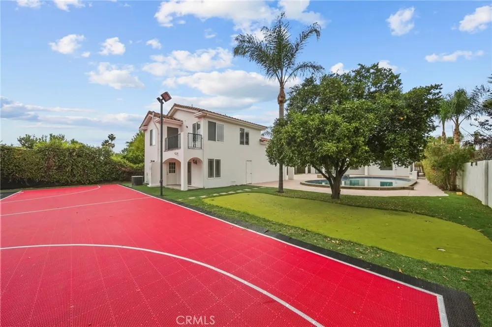 23129 Burbank Boulevard Woodland Hills, CA 91367
