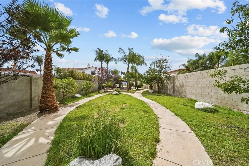 23129 Burbank Boulevard Woodland Hills, CA 91367