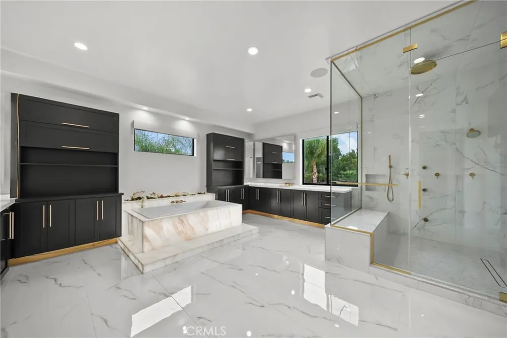 23129 Burbank Boulevard Woodland Hills, CA 91367