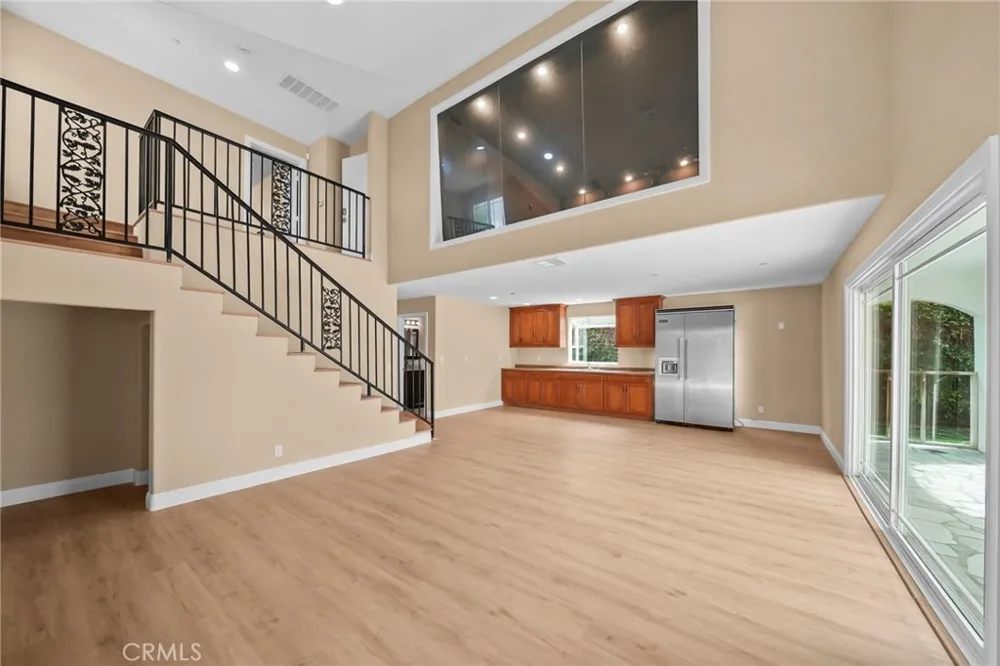 23129 Burbank Boulevard Woodland Hills, CA 91367
