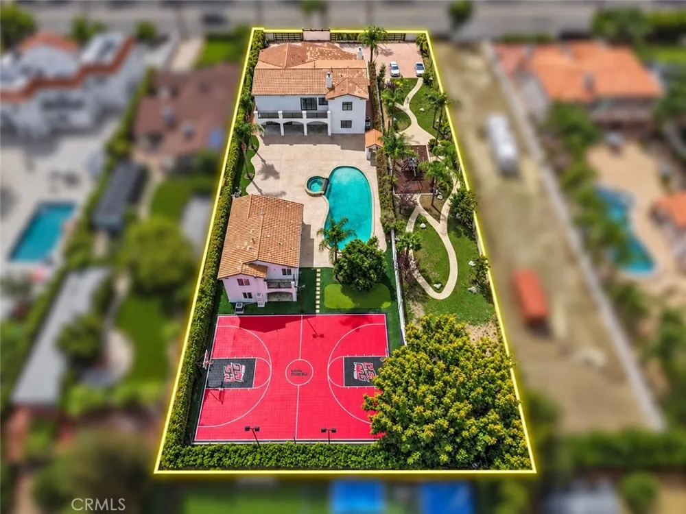 23129 Burbank Boulevard Woodland Hills, CA 91367