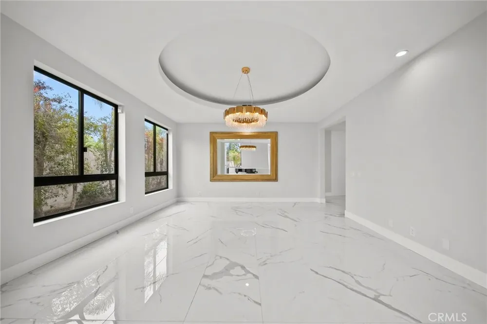23129 Burbank Boulevard Woodland Hills, CA 91367