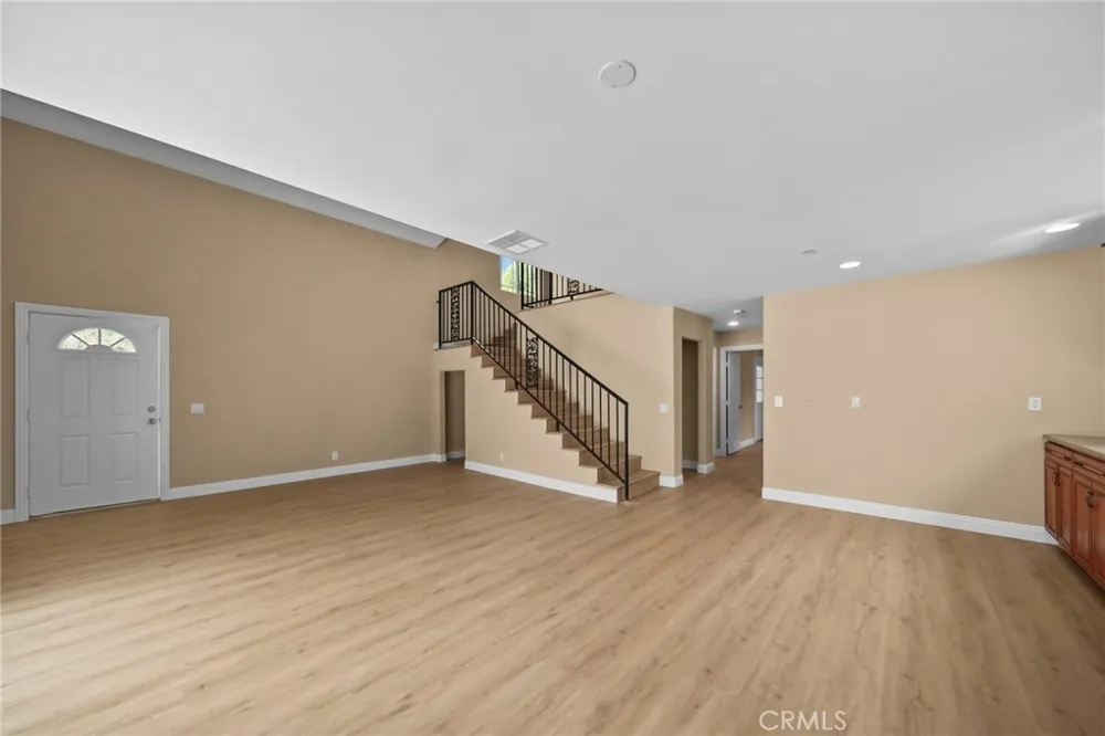 23129 Burbank Boulevard Woodland Hills, CA 91367