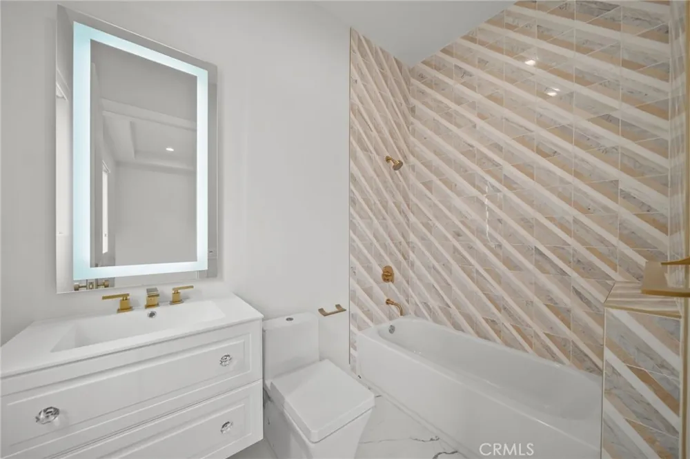 23129 Burbank Boulevard Woodland Hills, CA 91367