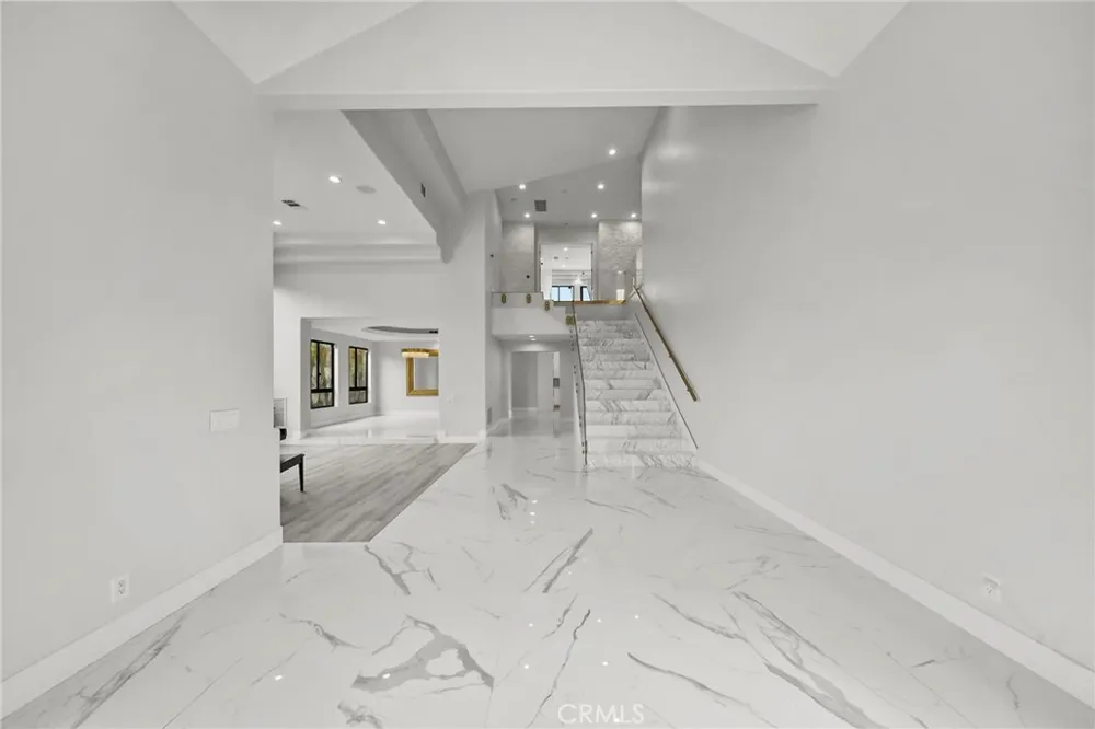 23129 Burbank Boulevard Woodland Hills, CA 91367