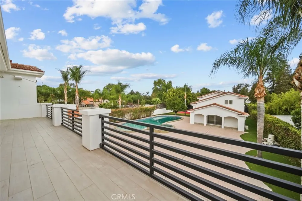 23129 Burbank Boulevard Woodland Hills, CA 91367