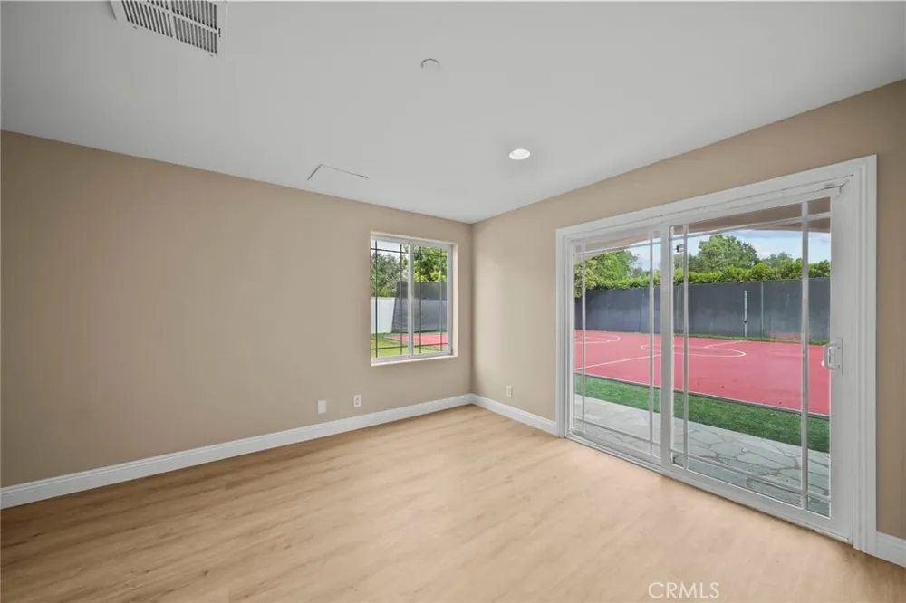 23129 Burbank Boulevard Woodland Hills, CA 91367