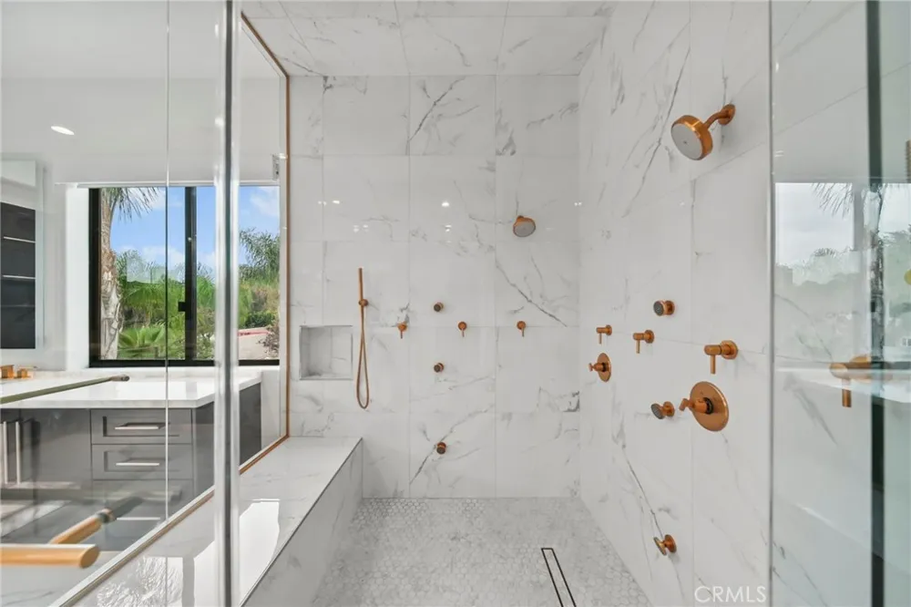 23129 Burbank Boulevard Woodland Hills, CA 91367